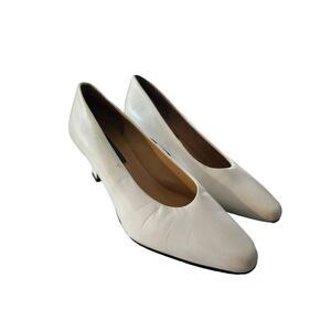 COPY - White 80s Vintage Heels Corpcore Office Pumps